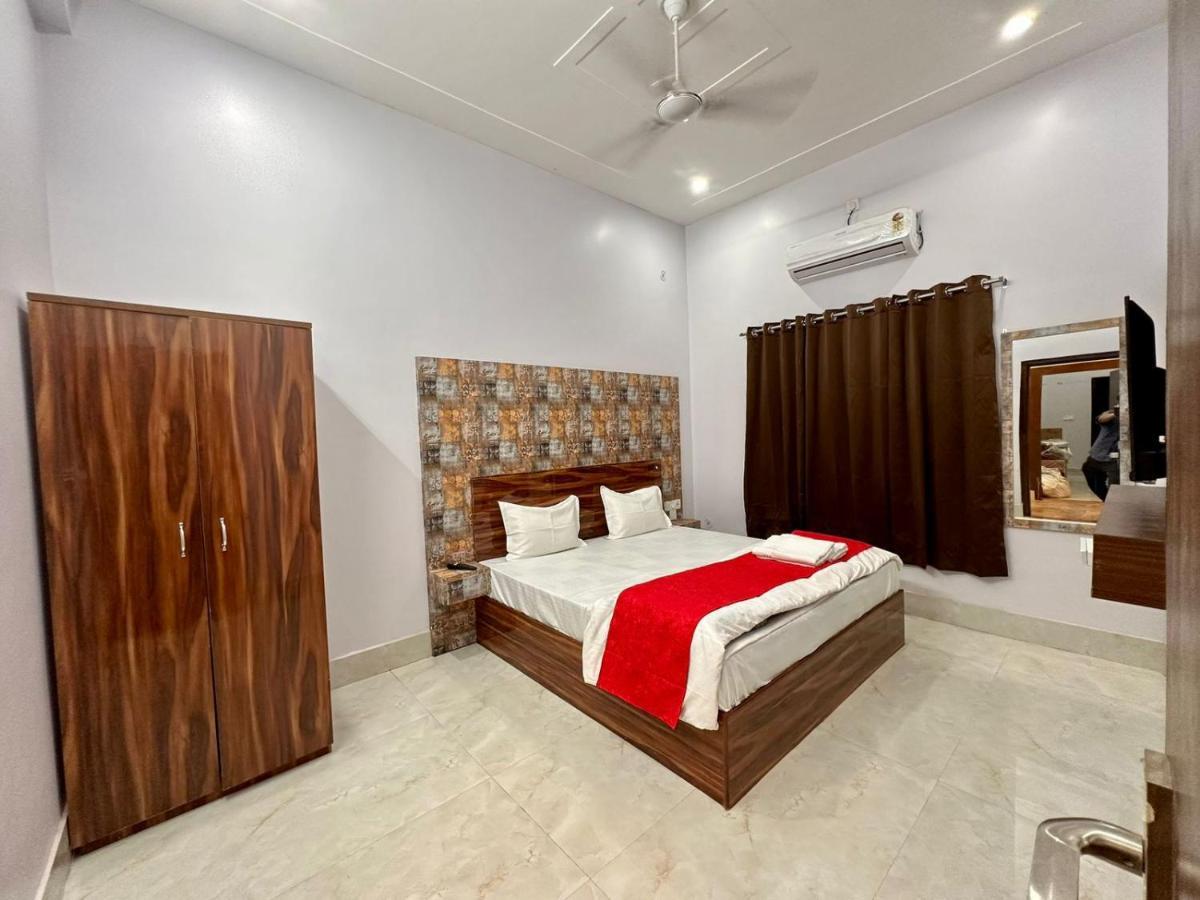 Raghuvar Inn Ayodhya Экстерьер фото